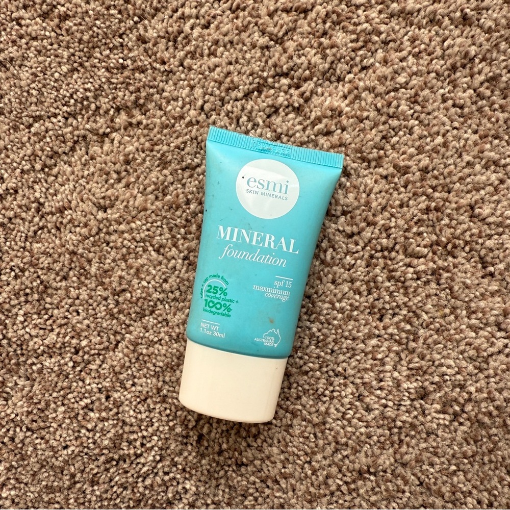 Esmi Mineral Foundation SPF 15 Color IV-V
